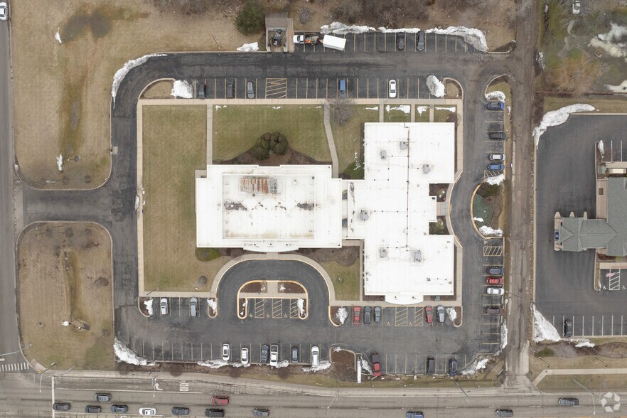 More Photos Of 2 E Rollins Rd, Round Lake Beach Medical For Lease