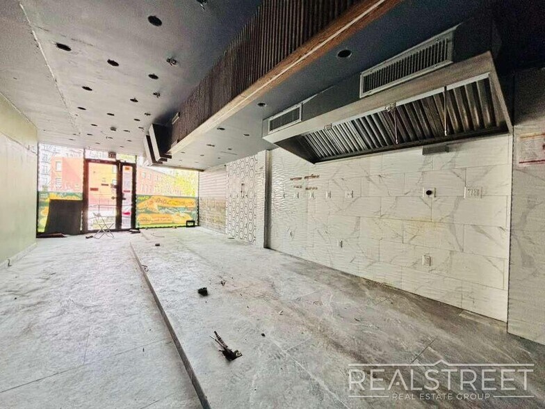 More Photos Of 322 Union Ave, Brooklyn General Retail For Lease
