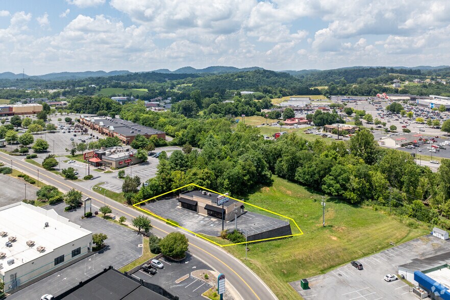 More Photos Of 3176 Linden Dr, Bristol Freestanding For Sale