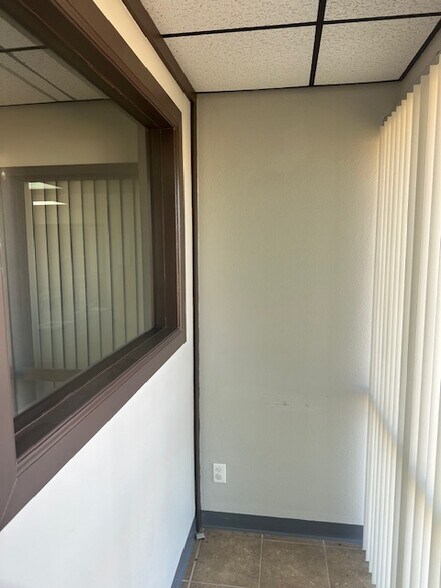 More Photos Of 3802 S Santa Fe Ave, Chanute Medical For Sale