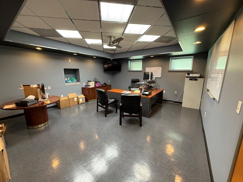 More Photos Of 10110 E 46th Pl, Tulsa Service For Lease