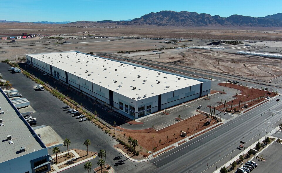 More Photos Of 6050 N Hollywood Blvd, Las Vegas Distribution For Lease