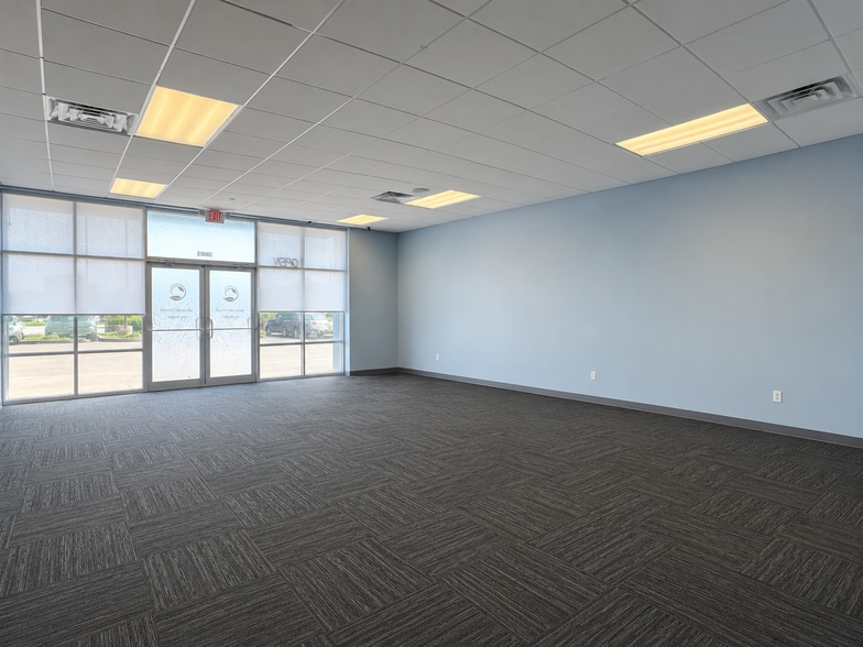 More Photos Of 2979 Lindbergh Blvd, Springfield Storefront Retail Office For Lease