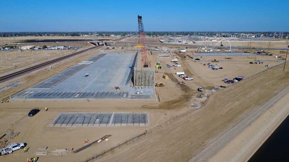 More Photos Of 2152 Coffee Rd, Bakersfield Distribution For Lease