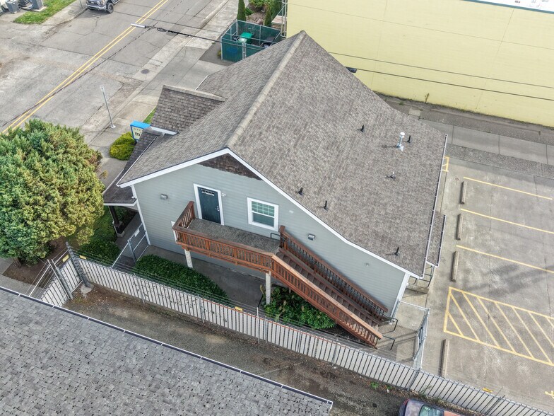 More Photos Of 137 Hall Ave, Coos Bay Office For Sale