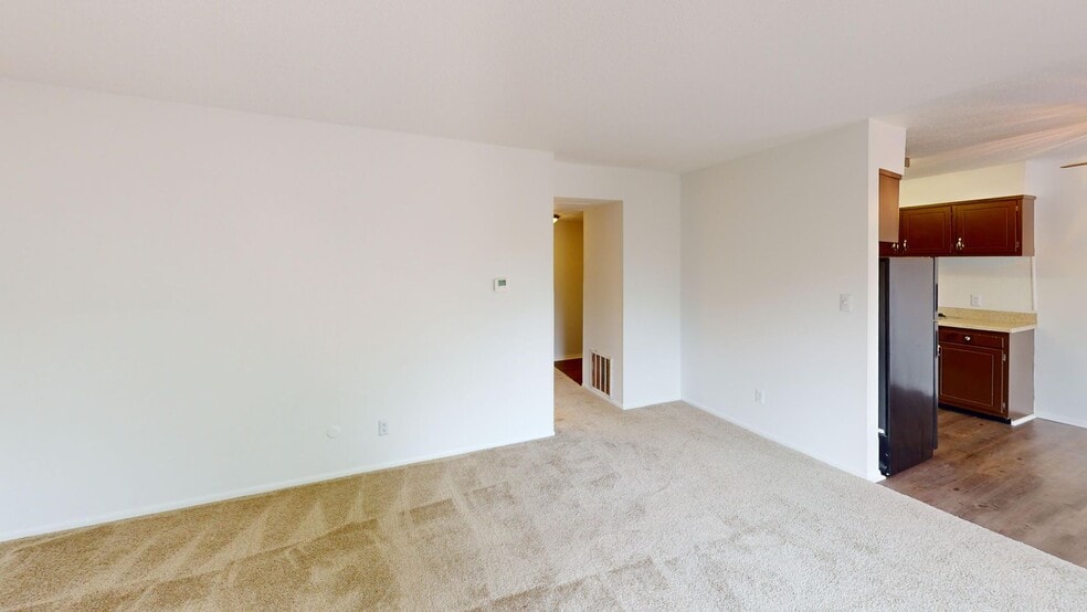 More Photos Of 240 Grovewood Pl, Beech Grove Apartments For Sale