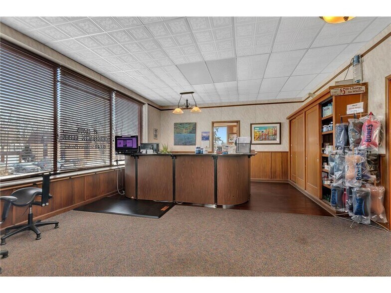 More Photos Of 437 33rd Ave N, Saint Cloud Office For Sale