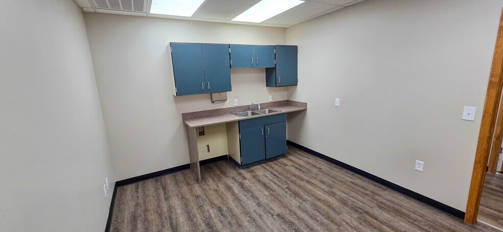 More Photos Of 2722 N 155th St, Basehor Office For Sale