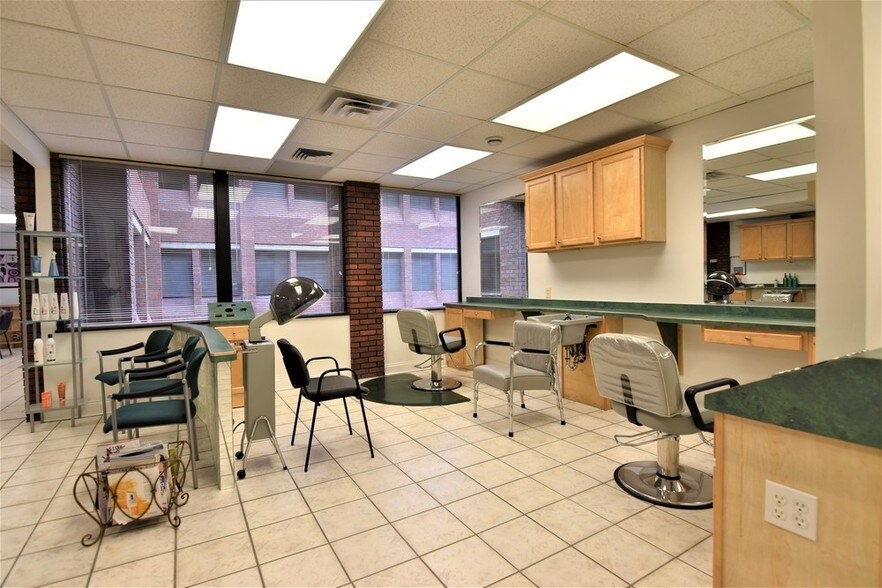 More Photos Of 3250 W Market St, Fairlawn Office For Lease