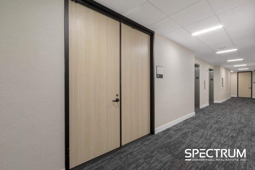 More Photos Of 16861 Ventura Blvd, Encino Office For Sale