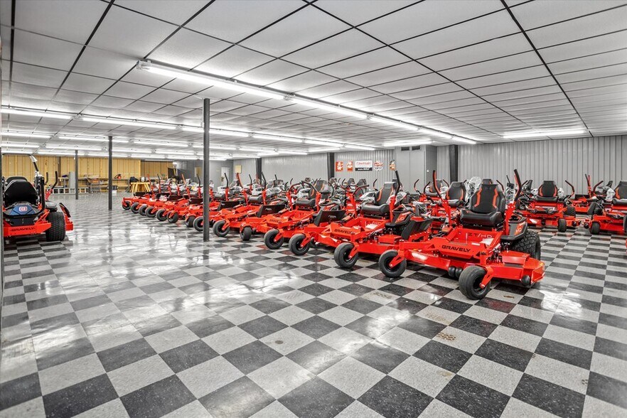 More Photos Of 101 S US Highway 69, Huntington Department Store For Sale