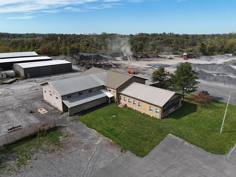 More Photos Of 846 Lawrence St, Rome Flex For Lease