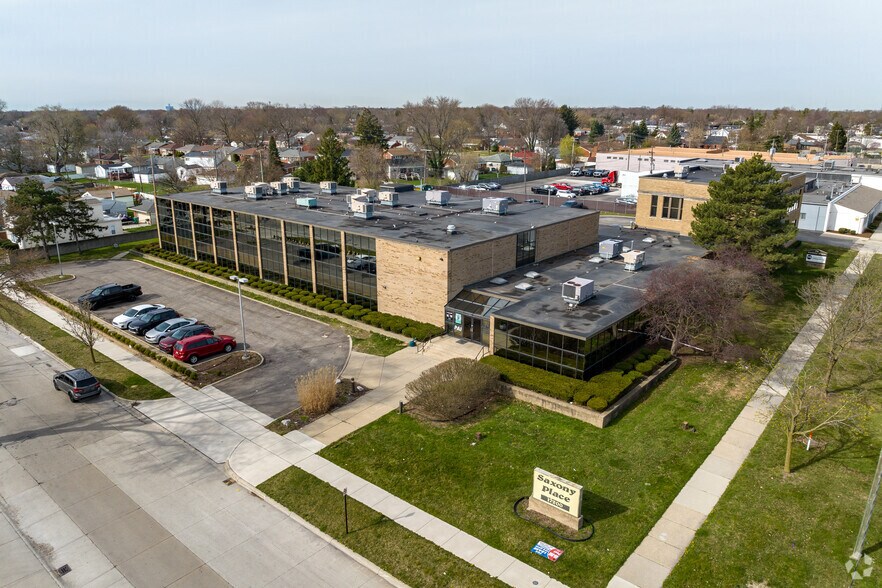 More Photos Of 17200 E Ten Mile Rd, Eastpointe Office For Sale