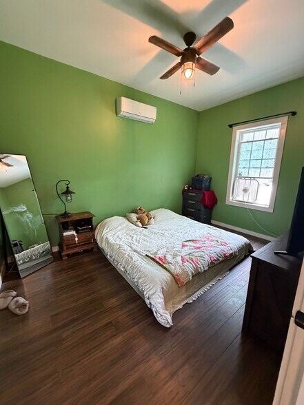 More Photos Of 237 N Bennington Rd, Bennington Flex For Sale