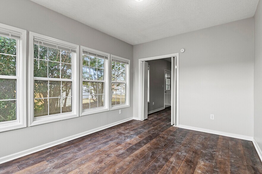 More Photos Of 400 S Center St, Thomaston Apartments For Sale