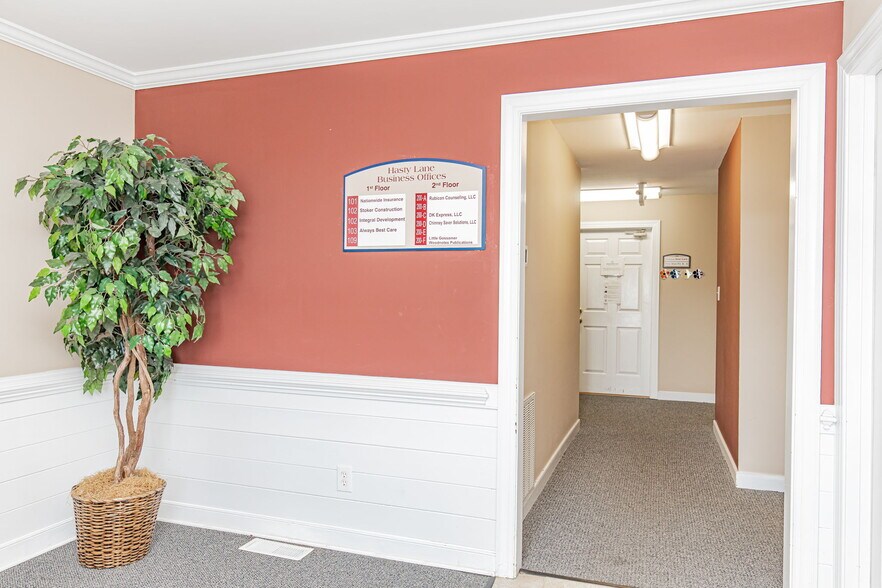 More Photos Of 10810 Hasty Ln, Midlothian Office For Lease