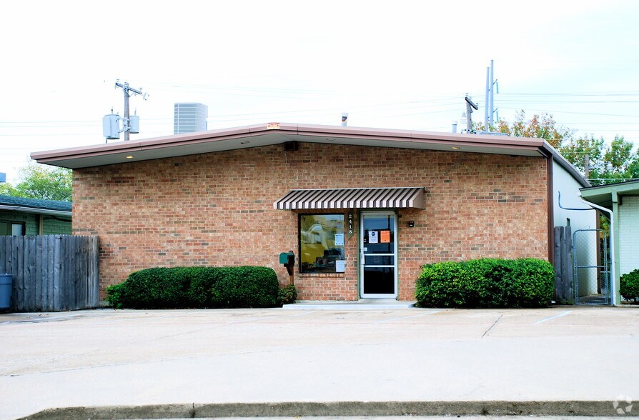 More Photos Of 2418 College Ave, Garland Daycare Center For Lease