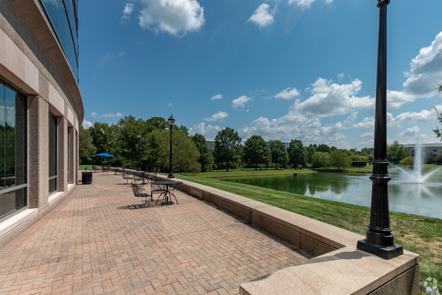 More Photos Of 13777 Ballantyne Corporate Pl, Charlotte Office For Lease