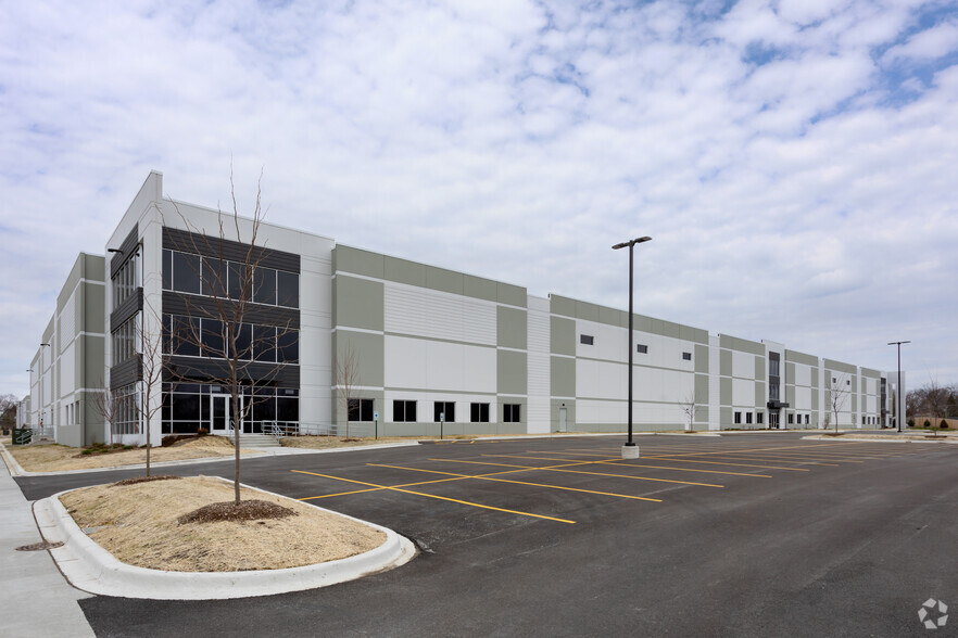 Primary Photo Of 150 Sellstrom Dr, Palatine Distribution For Lease