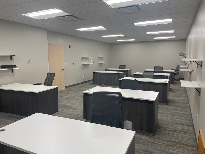 More Photos Of 10649 Bennett Pky, Zionsville Medical For Lease