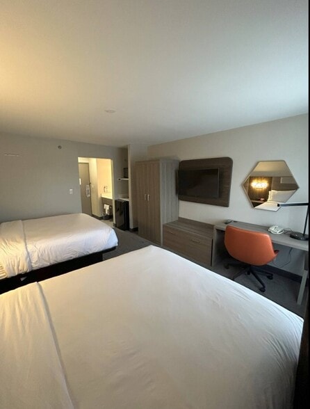 More Photos Of 2548 E Medina Rd, Tucson Hospitality For Sale