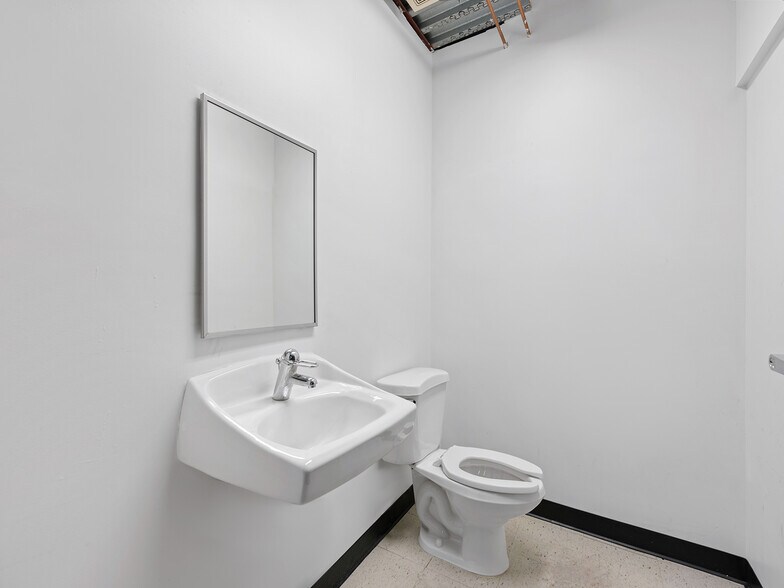 More Photos Of 721 Collins Ave, Miami Beach Storefront For Sale
