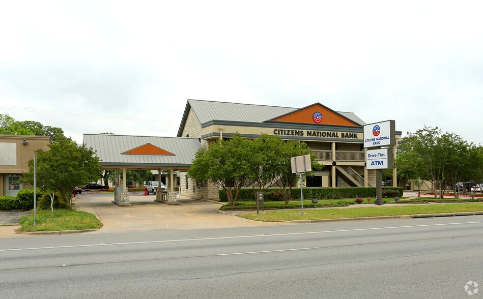 Primary Photo Of 201 W Palm Valley Blvd, Round Rock General Retail For Lease