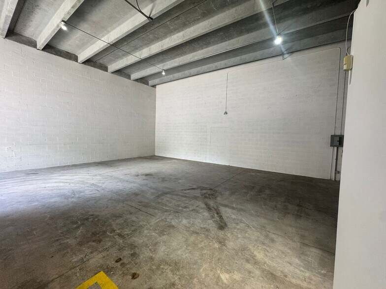 More Photos Of 10855 NW 29th St, Doral Light Manufacturing For Lease