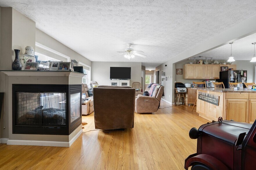 More Photos Of 6 Sanderson St, Hayesville Flex For Sale