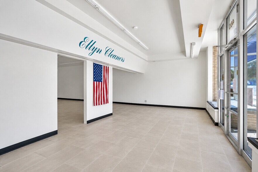 More Photos Of 485 Forest Ave, Glen Ellyn Storefront For Lease