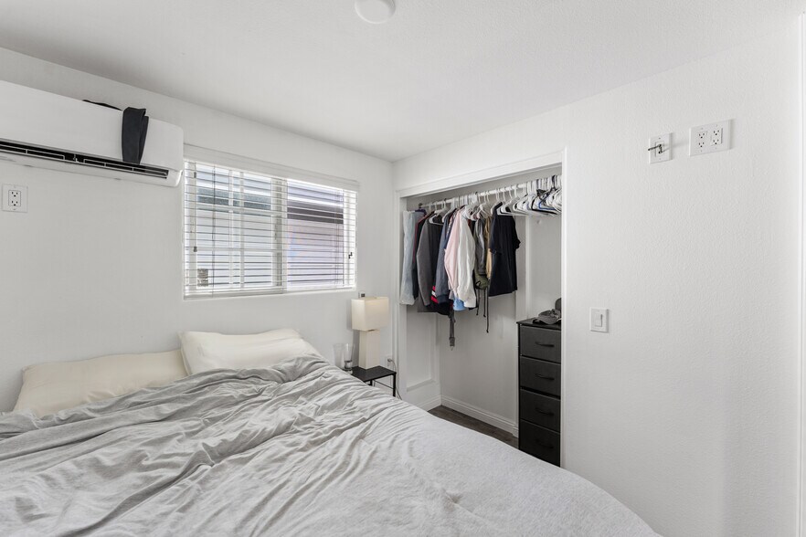 More Photos Of 126 E Balboa Blvd, Newport Beach Multifamily For Sale