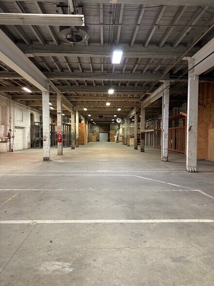 More Photos Of 725 Southbridge St, Worcester Warehouse For Lease