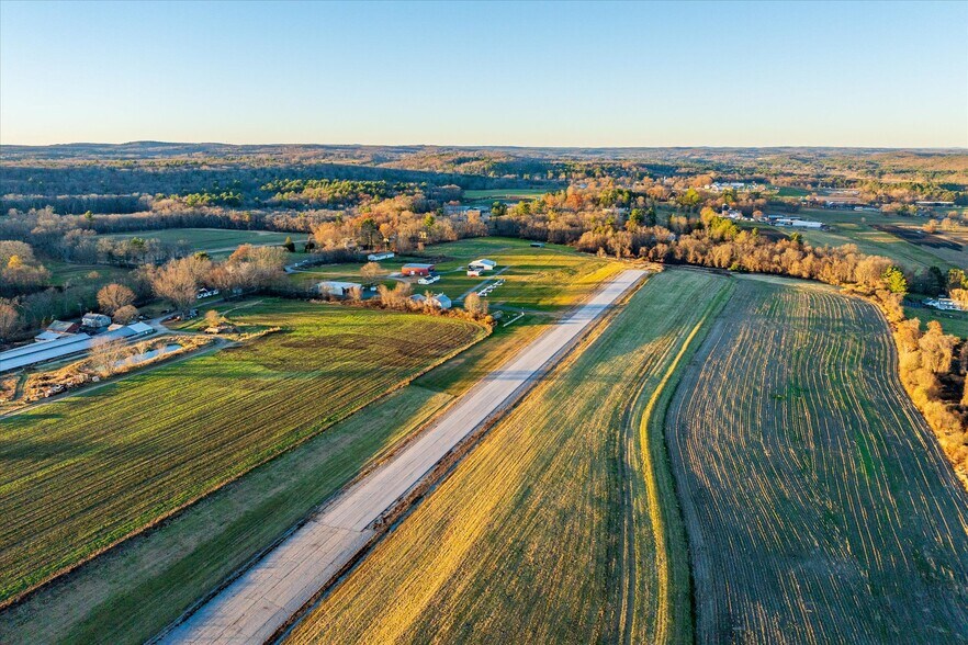 More Photos Of 89 Route 169, Woodstock Airport For Sale