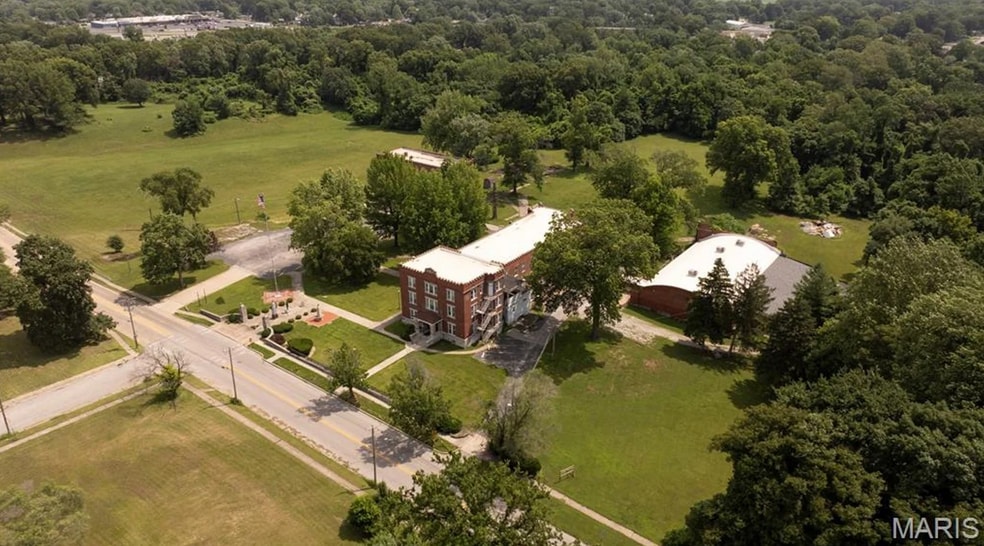 More Photos Of 2009 Seminary Rd, Alton Schools For Sale