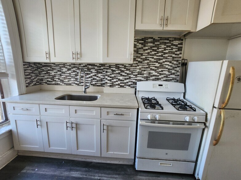 More Photos Of 403 Broadway, Brooklyn Apartments For Sale