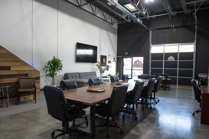 More Photos Of 4605 Quebec St, Denver Light Distribution For Sale