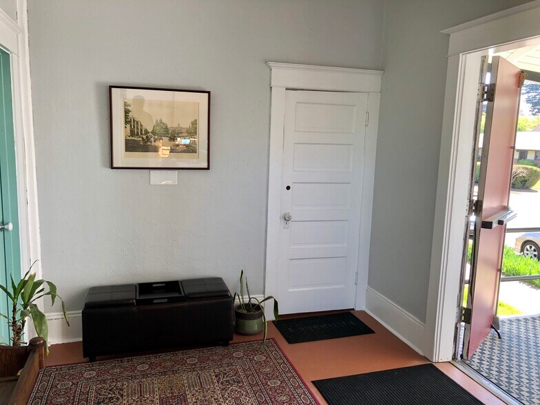 More Photos Of 7809 NE Everett St, Portland Religious Facility For Lease