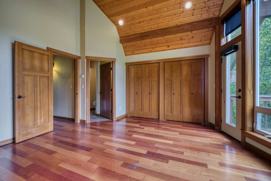 More Photos Of 1317 Pelican Pl, Point Roberts Apartments For Sale