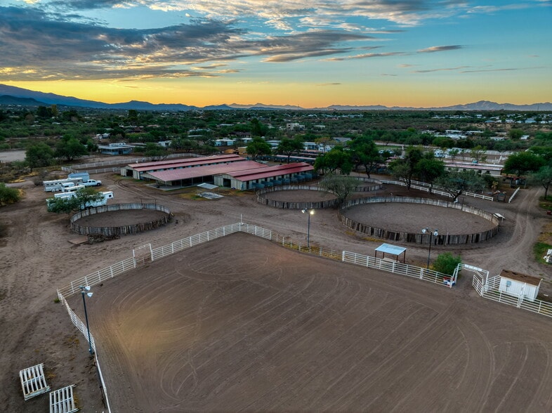 More Photos Of 9525 E Graf Ln, Tucson Horse Stables For Sale