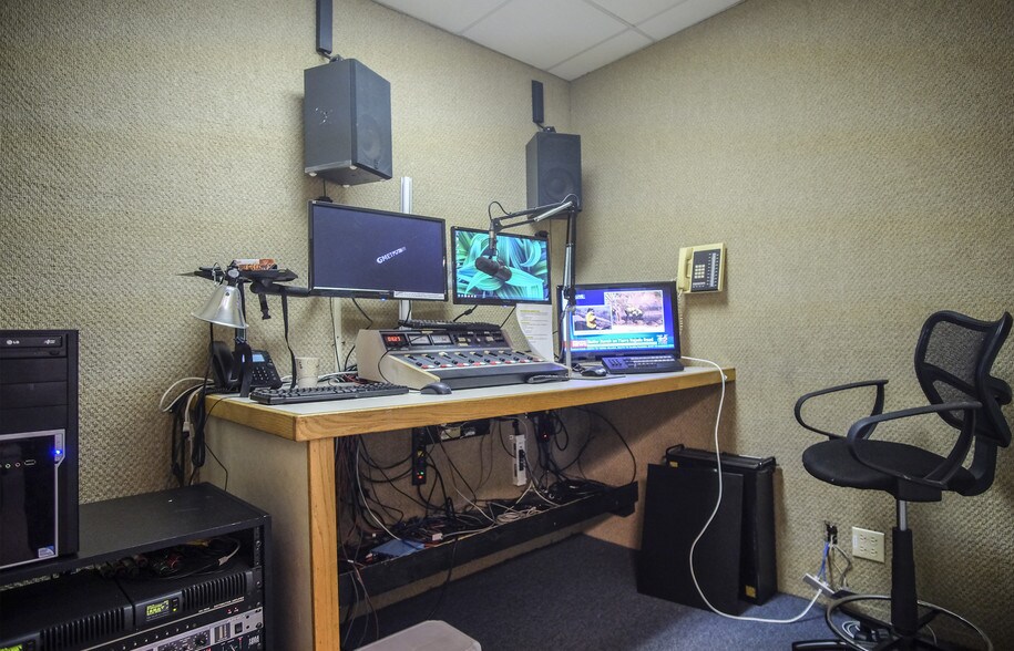 More Photos Of 1376 Walter St, Ventura Light Manufacturing For Lease