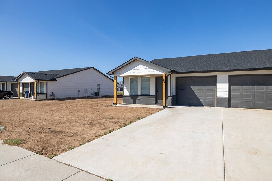 More Photos Of 185 Indian Lakes Dr, Clearwater Apartments For Sale