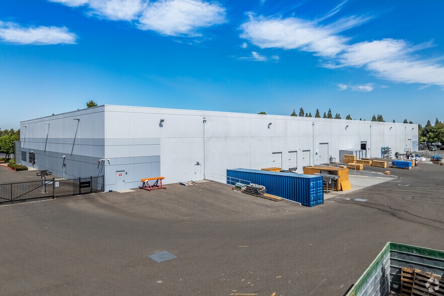 More Photos Of 875 Embarcadero Dr, West Sacramento Manufacturing For Lease