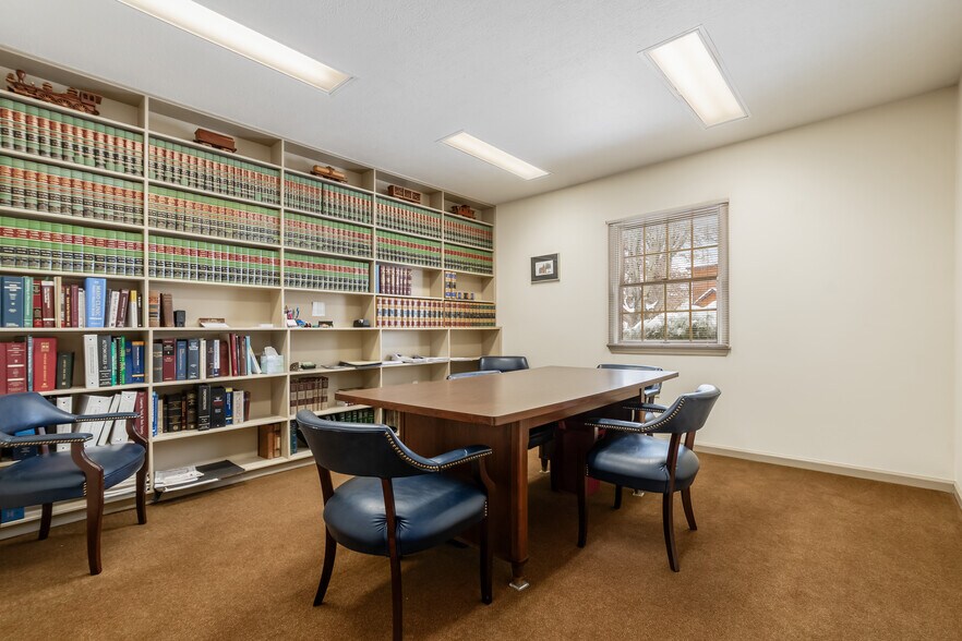 More Photos Of 240 S 4th St, Coshocton Office For Lease