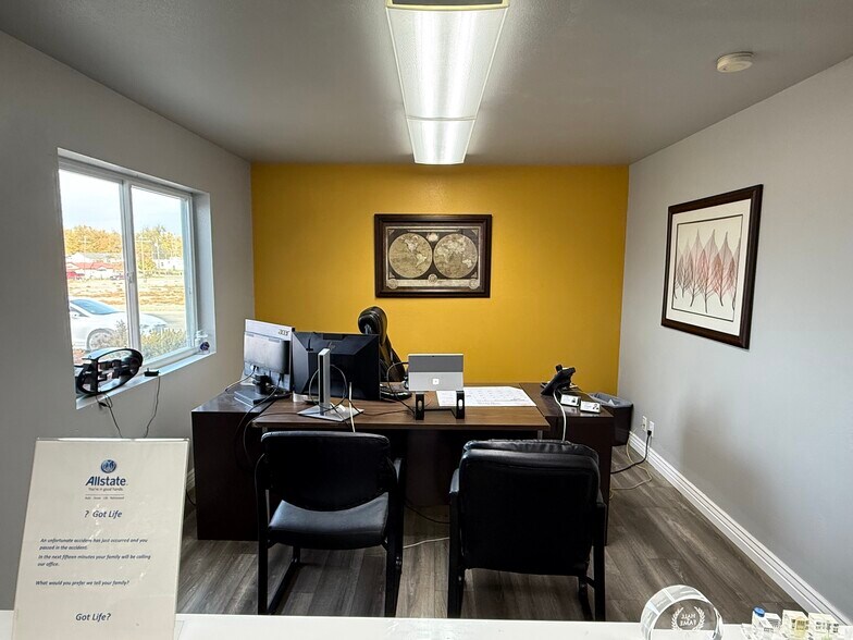 More Photos Of 725 SW 8th St, Fruitland Office For Sale