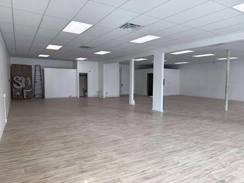 More Photos Of 775 S 38th St, Tacoma General Retail For Lease