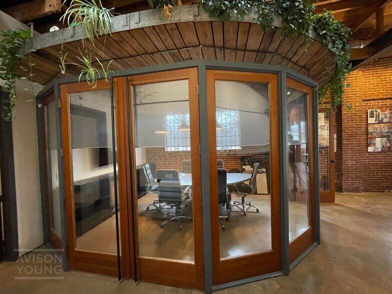More Photos Of 1040 W Washington St, Greenville Office For Lease