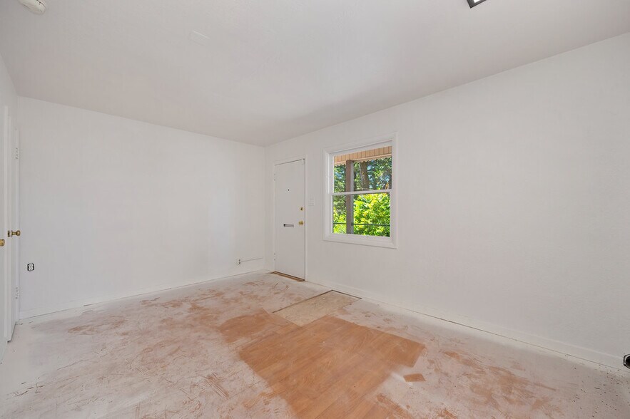 More Photos Of 1407-1409 Lincoln Way, Auburn Office For Sale