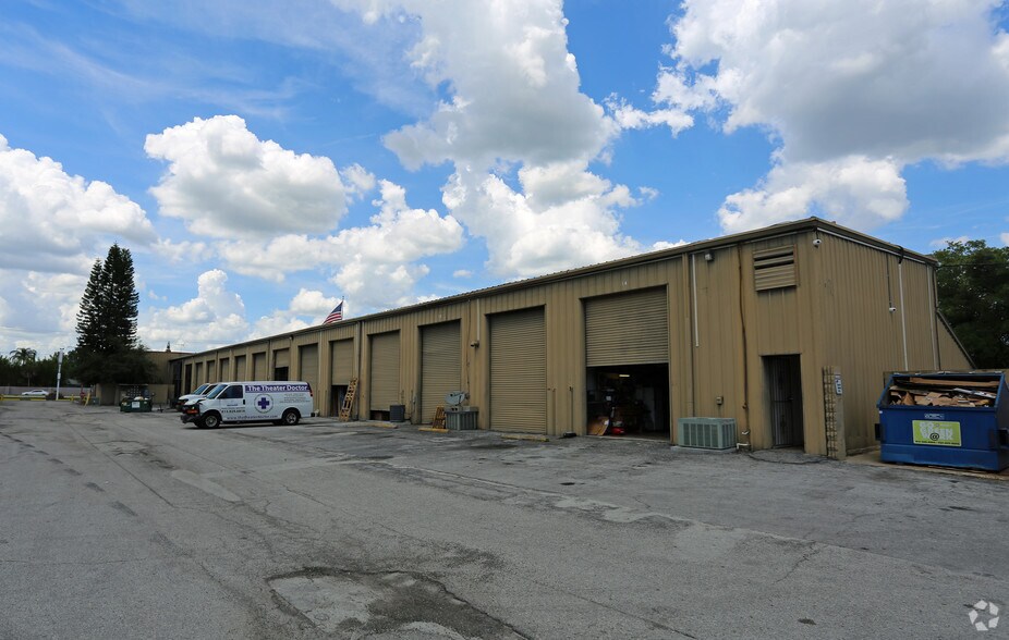 More Photos Of 5008 W Linebaugh Ave, Tampa Flex For Lease