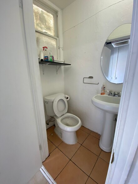 More Photos Of 2001-2017 Harrison St, Hollywood Restaurant For Lease