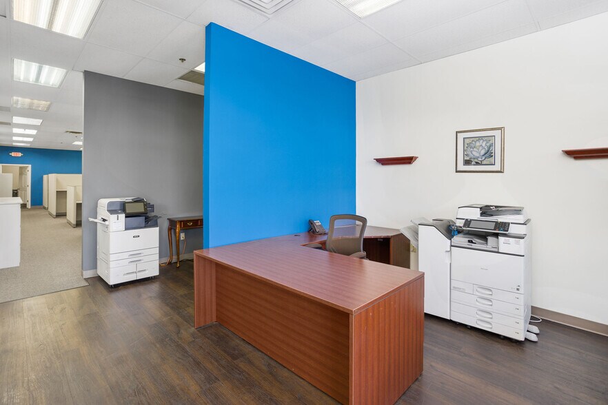 More Photos Of 1702 Mount Holly Rd, Burlington Freestanding For Lease